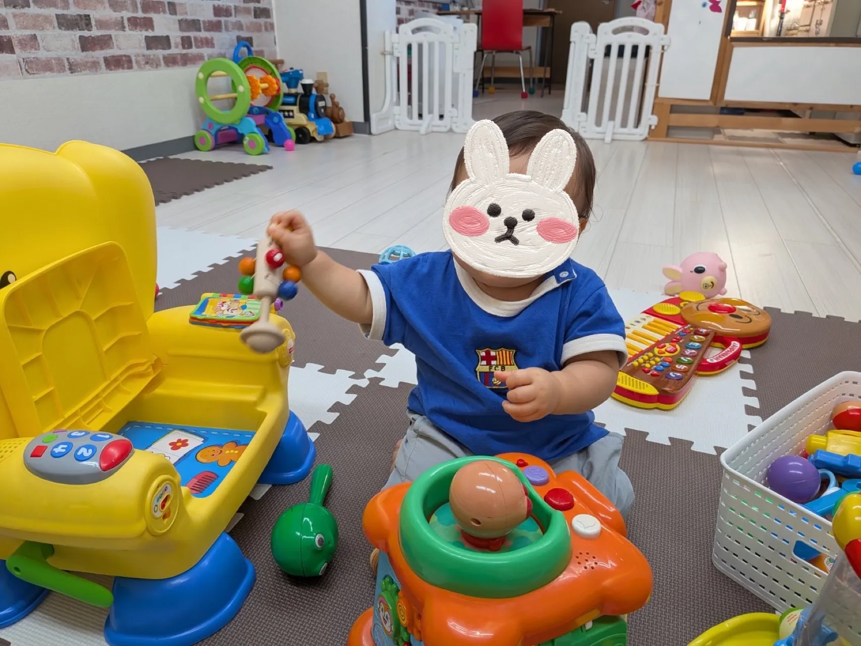 宮古島旅行中の赤ちゃんも楽しく♪歩く練習や音のなるおもちゃで遊びました